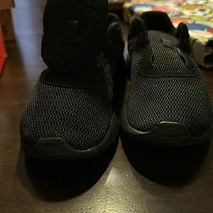 Boys Nike Tanjun size 1 no laces
